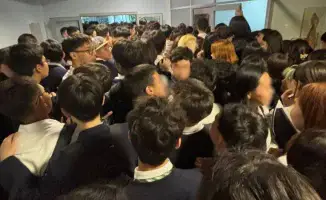 Давка в НИШ Астаны: школьники протестуют против обязательной сдачи смартфонов