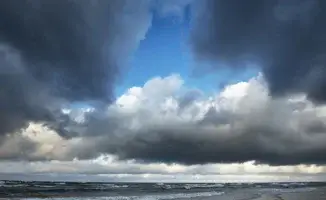 В Казахстане ожидаются опасные погодные условия: грозы, град и шквалы. В Казгидромете предупредили жителей о возможных неблагоприятных явлениях в среду, 10 сентября.