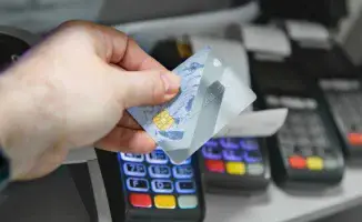 Россиян вызывают в полицию из-за удалённого оформления казахстанских банковских карт