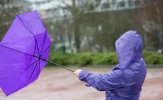 Сильные грозы и шквалы ожидают Казахстан в понедельник