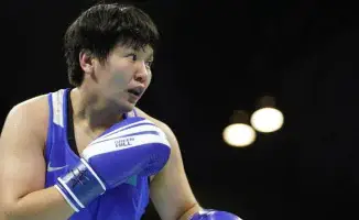 Гульсая Ержан из Казахстана одерживает суперкамбэк и выходит в 1/4 финала ЧМ по боксу в весовой категории до 80 кг