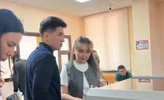 В Астане начался судебный процесс над блогером Ерболатом Жанабыловым, который прибыл в суд вместе с супругой и адвокатами.