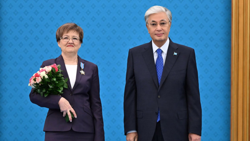 Президент Токаев наградил слесарей, сварщиков и машинистов за вклад в развитие нефтегазовой отрасли Астане