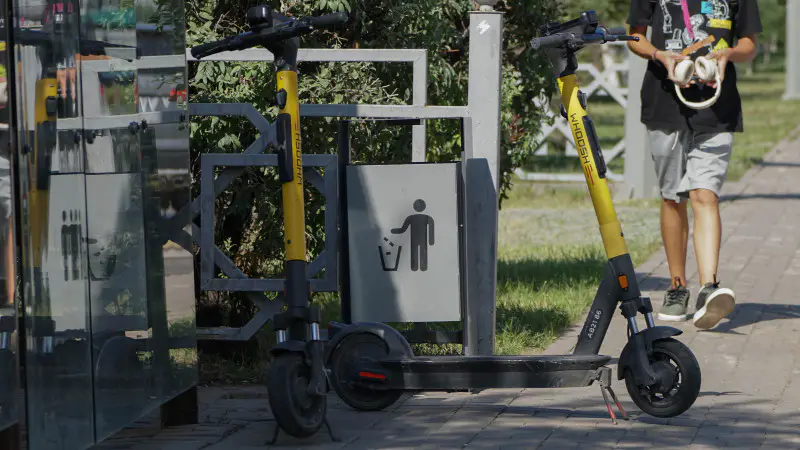 Электросамокаты: тротуары под угрозой, кто ответит? Астане