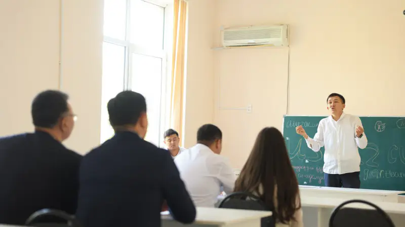 Учителя Казахстана сразились в дебатах на Ustaz Cup Астане