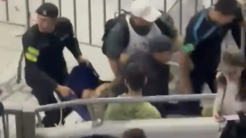 Перед началом концерта Backstreet Boys в Астане одному из посетителей стало плохо, сообщает корреспондент Tengrinews.kz. Астане