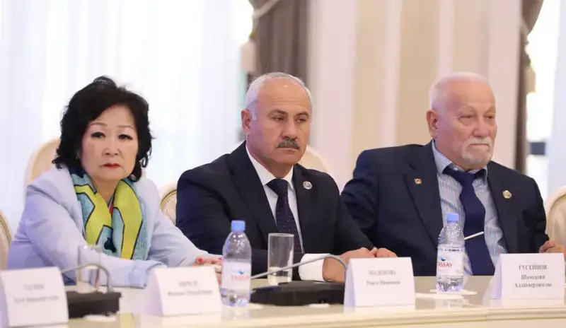 В Мангистау члены Ассамблеи обсудили вопросы мира и согласия (4)