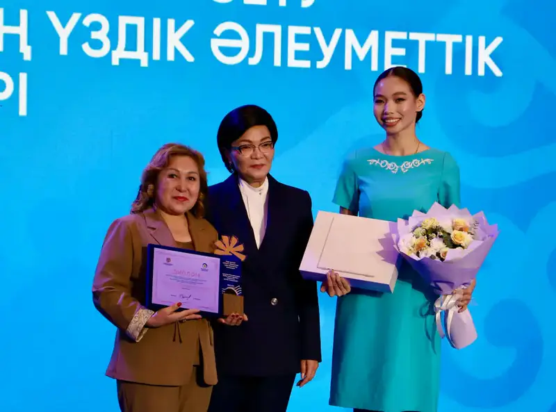 В Астане награждены ветераны социальной сферы и лучшие соцработники (10)