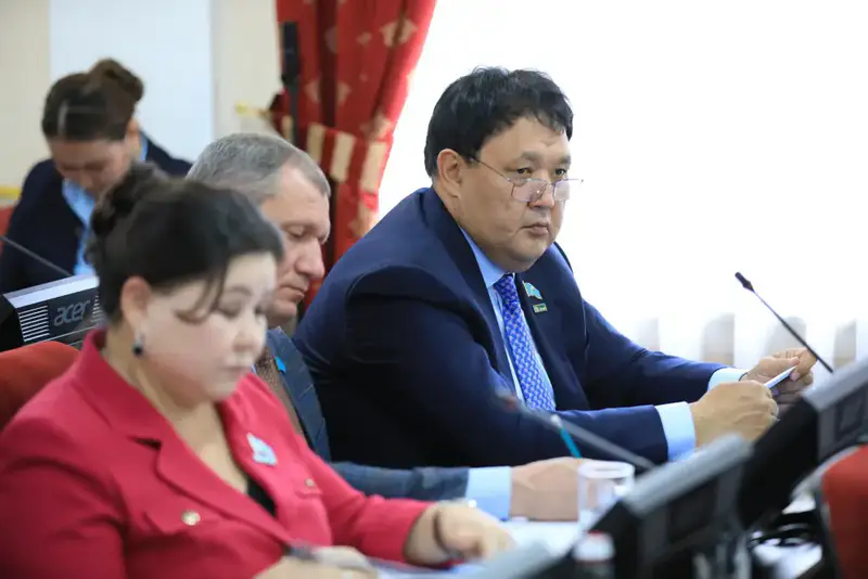 Асхат Шахаров представил планы социально-экономического развития региона на сессии маслихата Астане