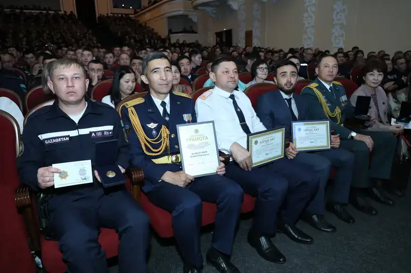 Спасателей Карагандинской области поздравили с профессиональным праздником (6)