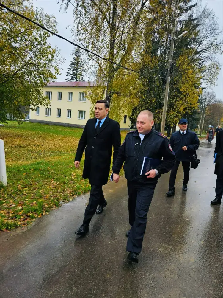 Омбудсмен посетил граждан Казахстана в Центре временного содержания иностранных граждан МВД РФ (3)