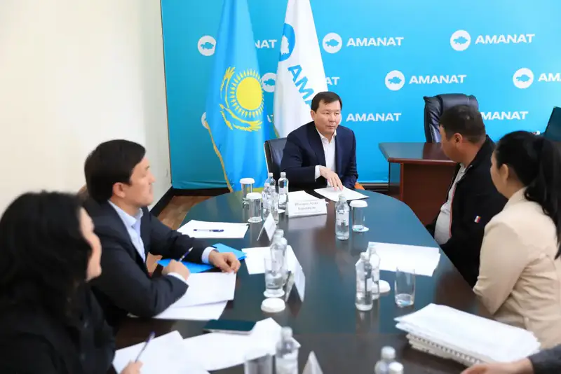 ?? Аким области провел личный прием граждан (5)