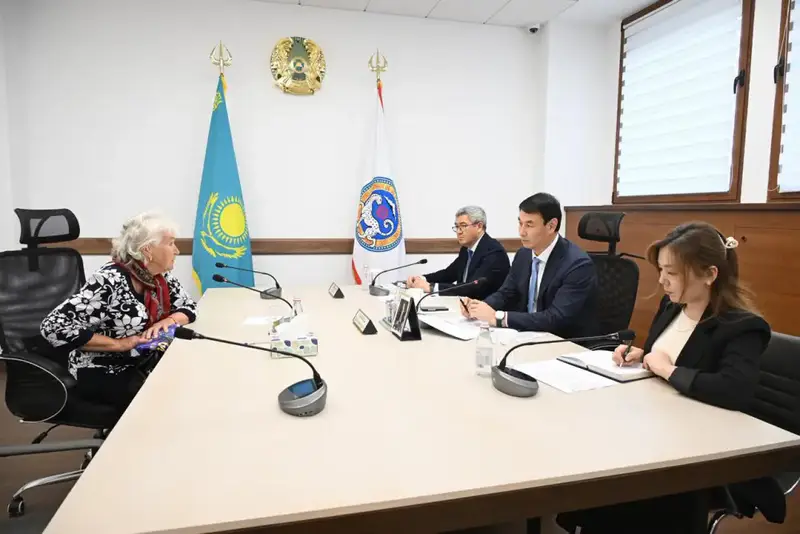 Аким города Алматы провел личный прием граждан (7)