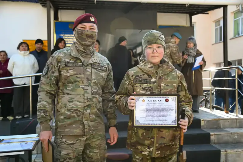 В Астане 15 семиклассников приняли участие в церемонии посвящения в движение «Жас сарбаз» Астане