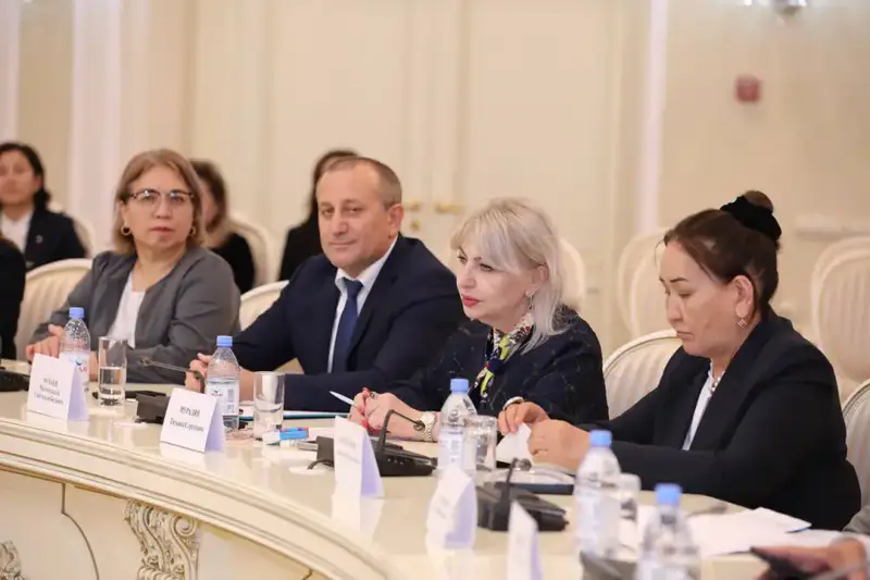 В Мангистау члены Ассамблеи обсудили вопросы мира и согласия (5)