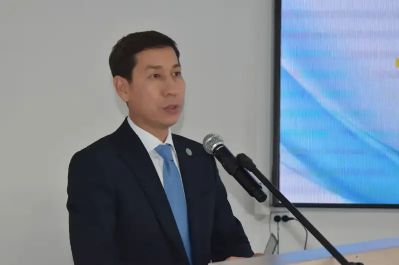 Член Центральной избирательной комиссии Республики Казахстан Азамат Максотович Айманакумов и главный консультант Юридического отдела аппарата Центральной избирательной комиссии Жанаткали Сайлаувич Жакеев прибыли в Атыраускую область и проинспектировали работу по организации и проведению довыборов депутатов районных маслихатов (в Жылыойском, Индерском, Макатском районах) по одномандатным избирательным округам вместо выбывших, назначенных на 26 октября 2025 года. (3)