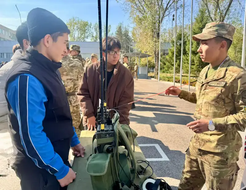 Более сотни алматинских школьников побывали в гостях у будущих офицеров (4)