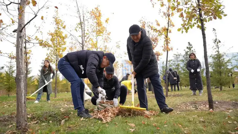Участие более 200 специалистов в субботнике способствует очищению прибрежных территорий в рамках акции «Таза Қазақстан» Астане