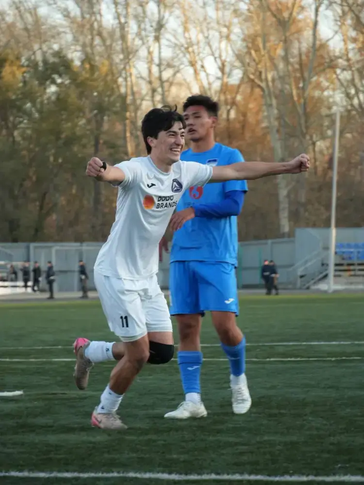 Впервые за 15 лет футбольный клуб ВКО вышел в Премьер-лигу (4)