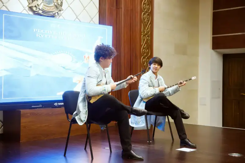 СОТРУДНИКИ АГЕНТСТВА НАГРАЖДЕНЫ В ЧЕСТЬ ДНЯ РЕСПУБЛИКИ (3)