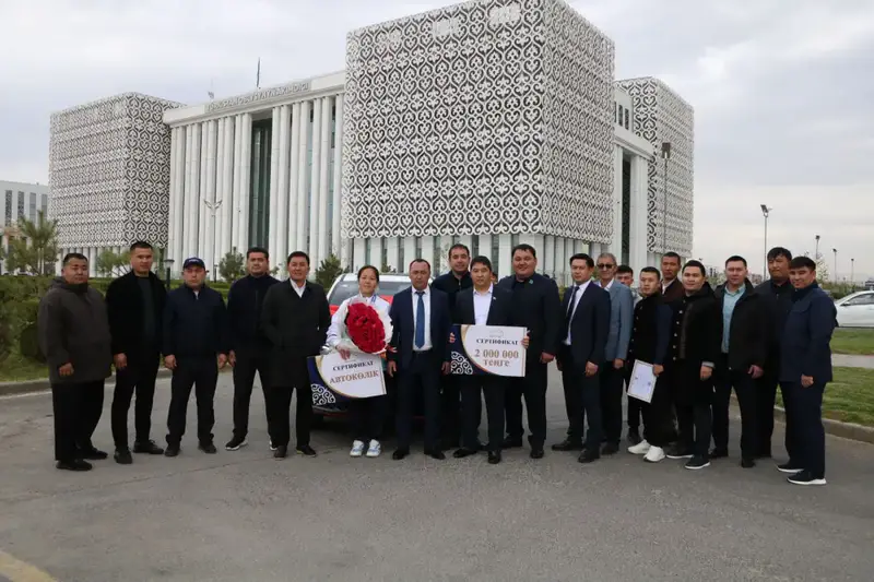 В ТУРКЕСТАНСКОЙ ОБЛАСТИ ПОДАРИЛИ ЧЕМПИОНКЕ МИРА ШУГЫЛЕ УМИРБЕК АВТОМОБИЛЬ (3)