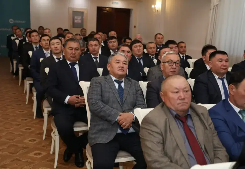 Акцент на цифровизации и диалоге с населением: советник Президента РК встретился с жителями Карагандинской области (2)