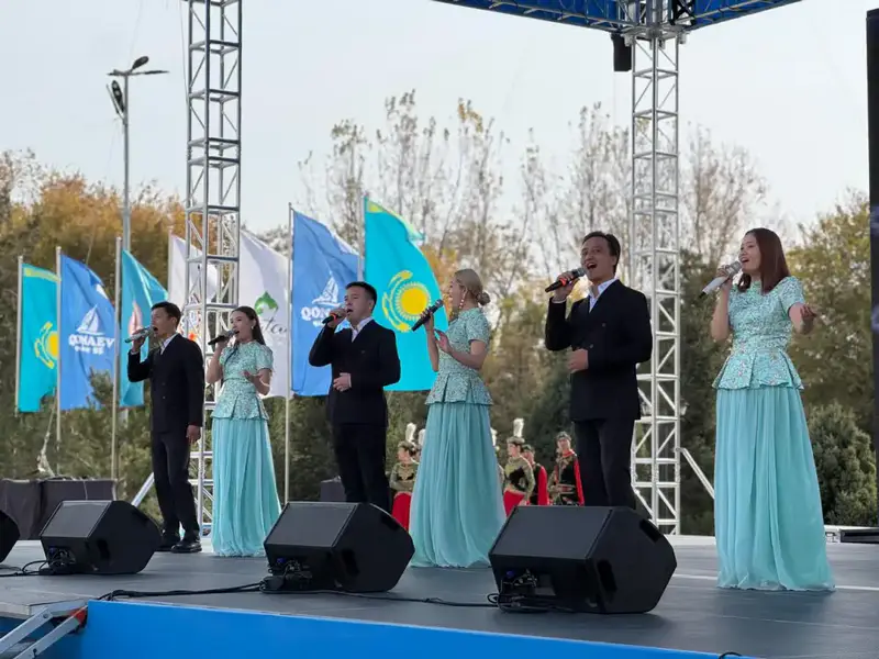 Флаг над Конаевом, награды, молодежь и вдохновение: как отметили День Республики в Алматинской области (6)