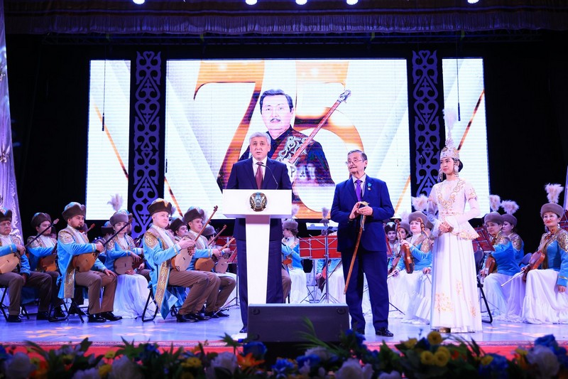 В Караганде поздравили с юбилеем народного артиста Казахстана Кайрата Байбосынова (5)