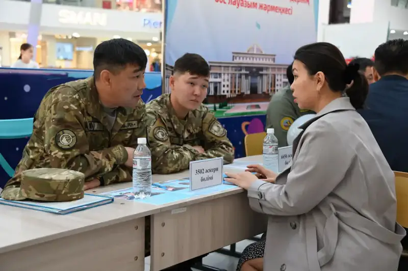 В Актау прошла ярмарка вакансий для желающих поступить на воинскую службу (6)