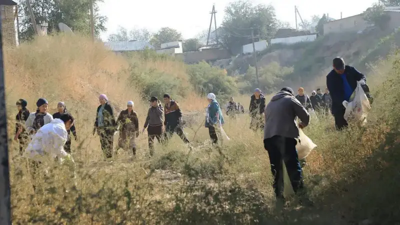 В АРЫСИ ПРОШЕЛ ОБЩЕГОРОДСКОЙ СУББОТНИК НА ЛОЩИНЕ КАБЫЛСАЙ (2)