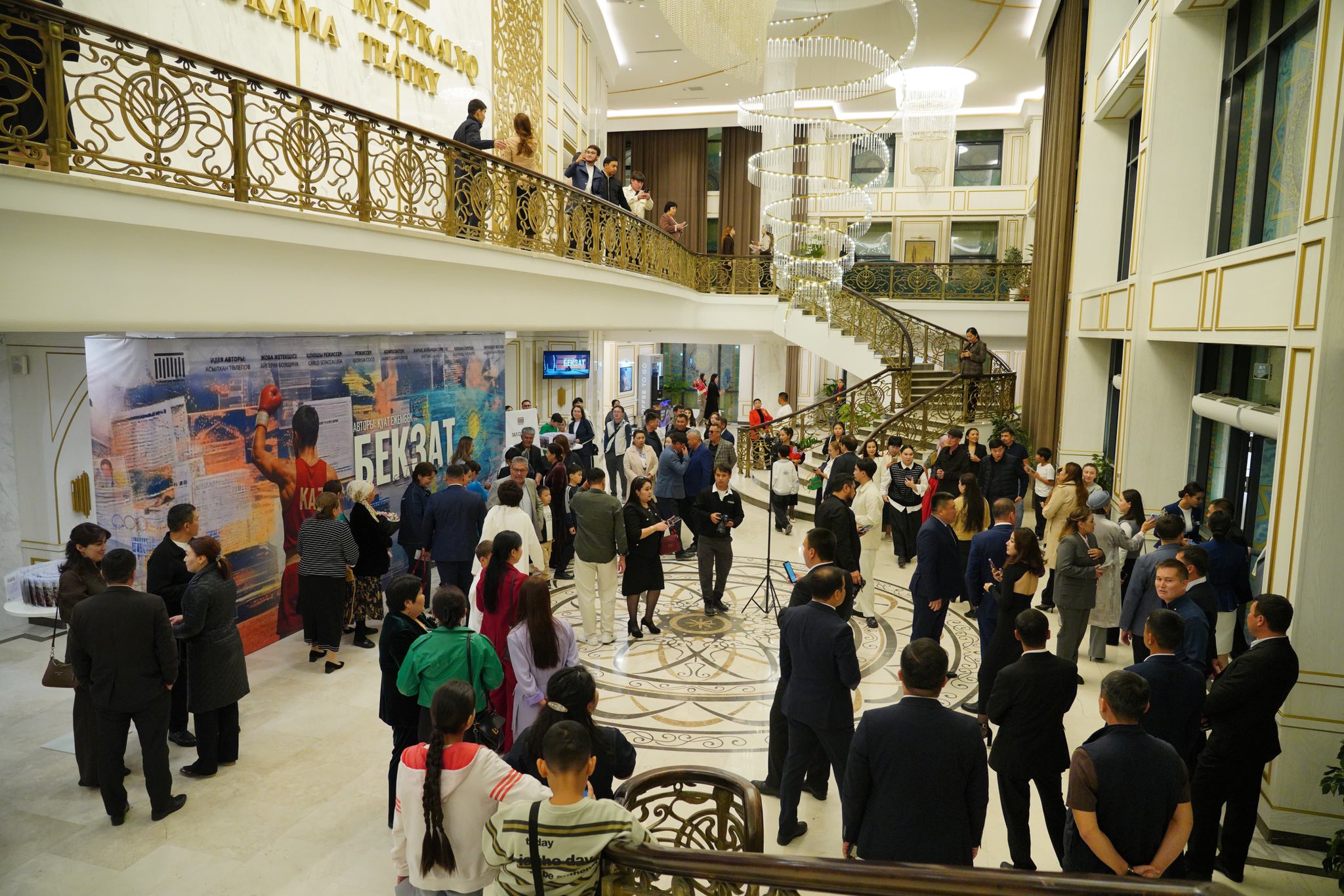 ПРЕМЬЕРА «БЕКЗАТ», ПРЕДСТАВЛЕННАЯ ТУРКЕСТАНСКИМ МУЗЫКАЛЬНО-ДРАМАТИЧЕСКИМ ТЕАТРОМ, ВЫЗВАЛА ВОСТОРГ ЗРИТЕЛЕЙ (4)
