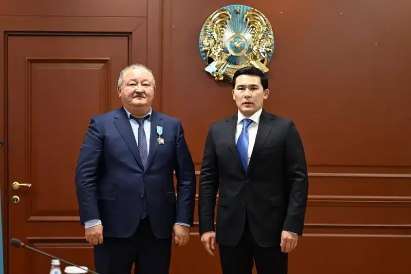 Министр наградил государственными и ведомственными наградами ряд специалистов, добившихся высоких результатов и внесших значительный вклад в развитие отечественного спорта (7)