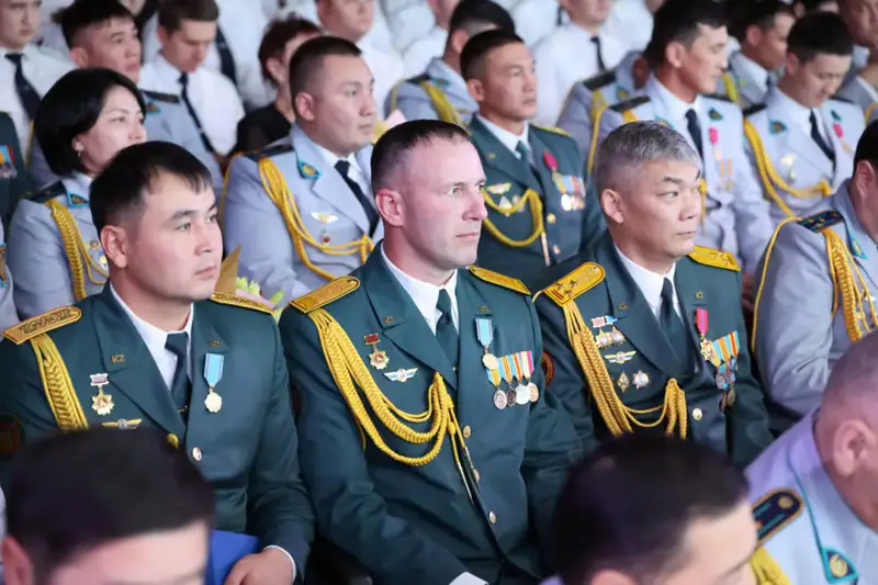 Вручены награды военнослужащим Национальной гвардии (5)