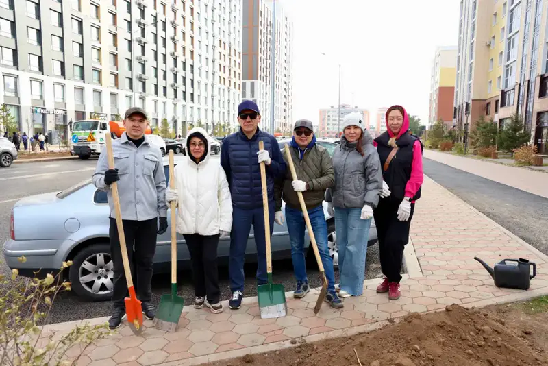 В рамках республиканской экологической акции «Таза Қазақстан» коллектив Высшего Судебного Совета Республики Казахстан принял участие в общегородском субботнике (2)