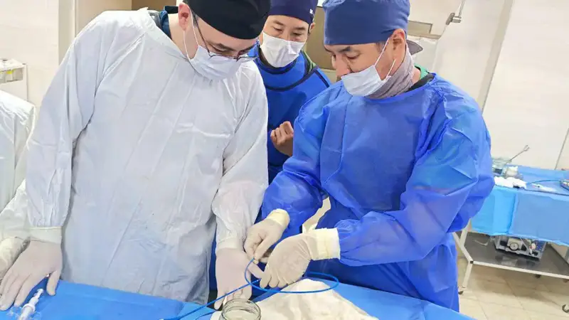 ВЕДУЩИЕ ХИРУРГИ ЦЕНТРА ИМЕНИ А.СЫЗГАНОВА ПРОВЕЛИ 17 СЛОЖНЕЙШИХ ОПЕРАЦИЙ ПАЦИЕНТАМ ИЗ УЗБЕКИСТАНА (4)