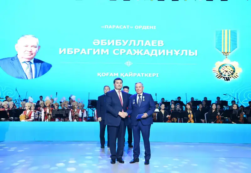 Вручены государственные награды ко Дню Республики (5)