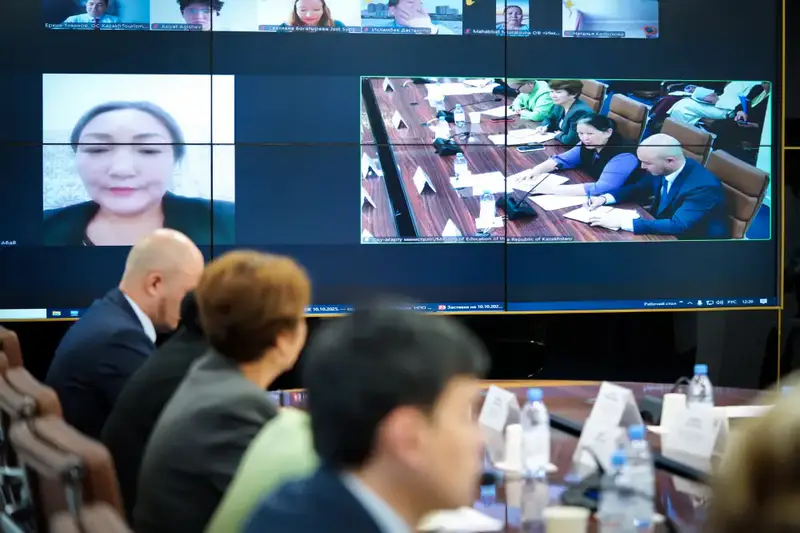 Министр просвещения выразила готовность к открытому диалогу с представителями гражданского общества (3)