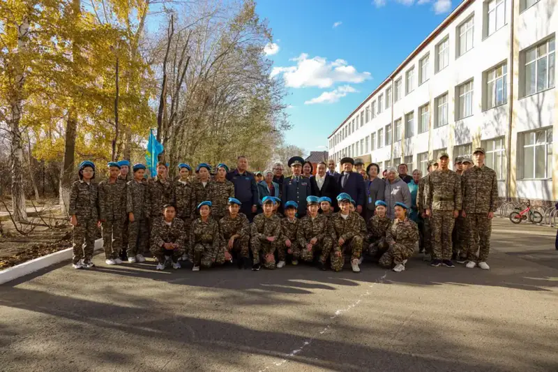 В столичной школе почтили память героя войны Рахимжана Кошкарбаева (5)