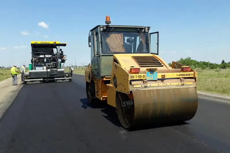 В ТУРКЕСТАНСКОЙ ОБЛАСТИ В ЭТОМ ГОДУ ОТРЕМОНТИРУЮТ БОЛЕЕ 1200 КМ ДОРОГ И УЛИЦ (2)