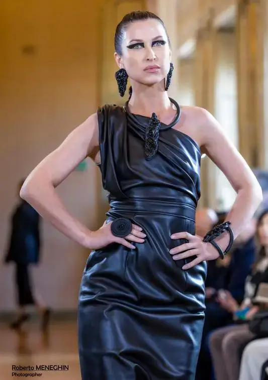 Карагандинский уголь на подиуме Милана: дизайнер Ольга Целлер представила необычную коллекцию украшений (4)