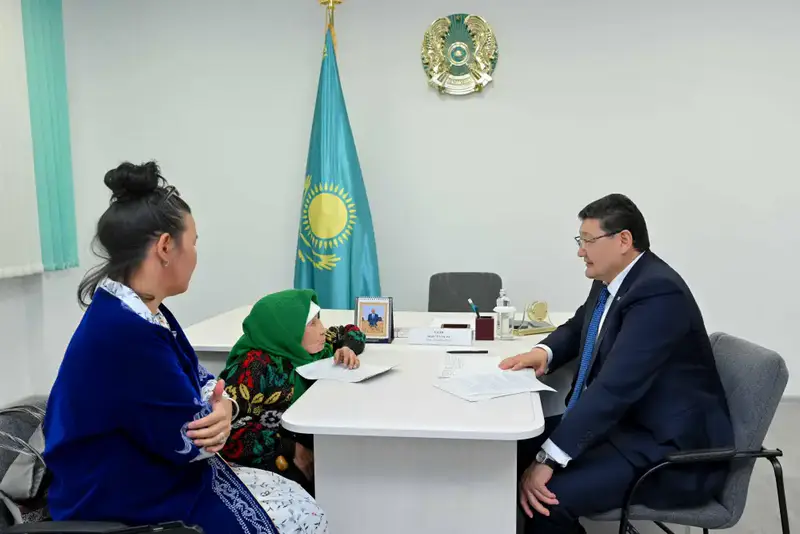 Аким области провел личный приём граждан (6)