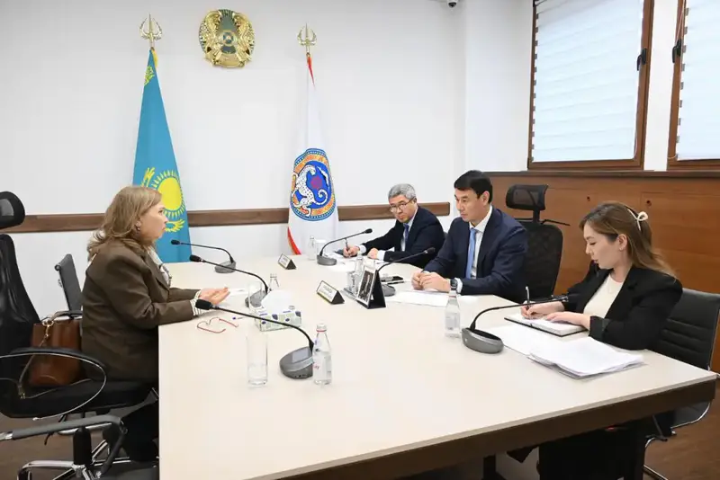 Аким города Алматы провел личный прием граждан (5)