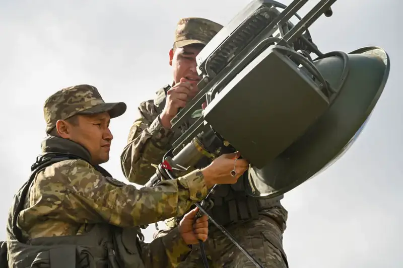 В Вооруженных силах отмечают День военного связиста (3)