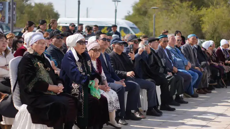 В родном селе Нургисы Тлендиева установлена мемориальная стела (3)