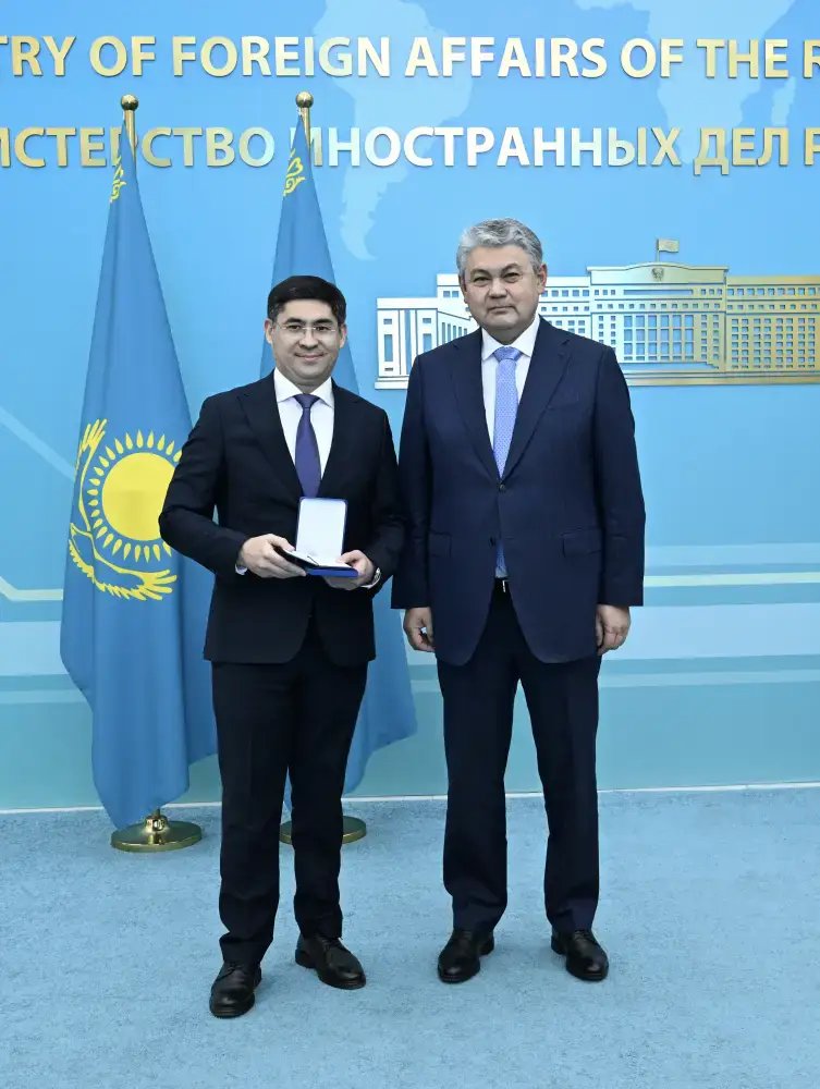 В преддверии Дня Республики в МИД Казахстана состоялось торжественное собрание (9)