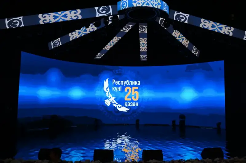 Шымкенте торжественно отметили День Республики и 35-летие Декларации о государственном суверенитете (5)