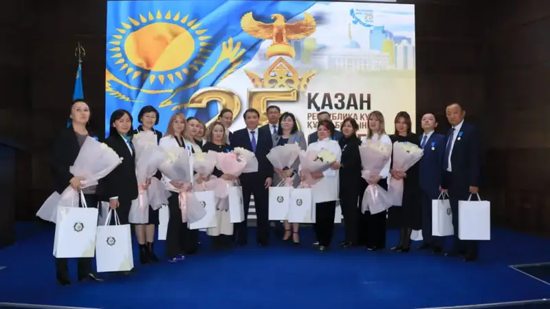 В честь празднования Дня Республики сотрудники органов государственных доходов награждены государственными наградами (6)