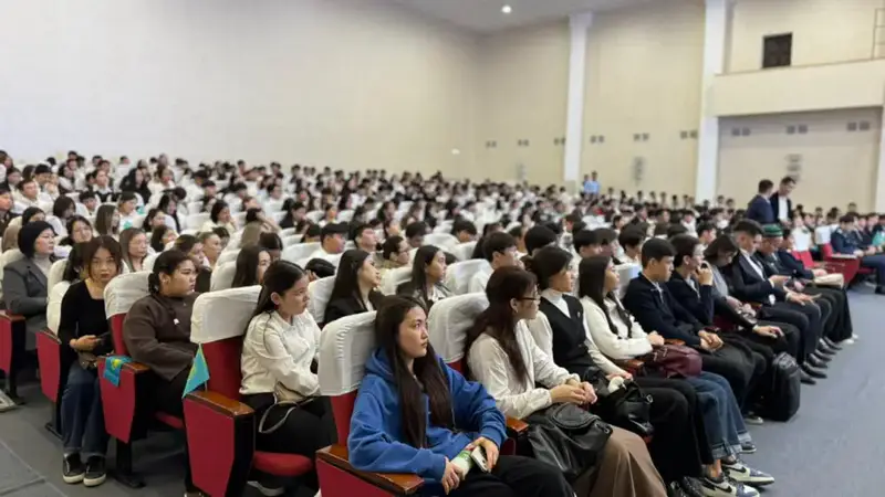 В Актобе состоялся молодёжный форум «Одна Родина. Один Флаг. Одна Цель» (3)