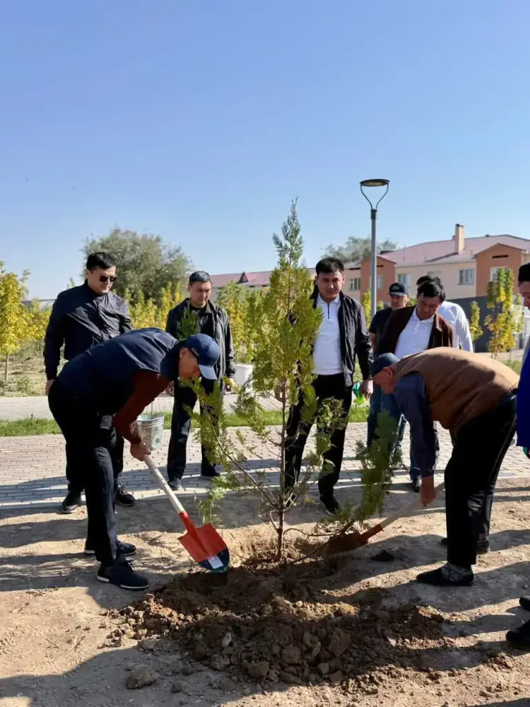 ТУРКЕСТАН: В САУРАНЕ ПРОШЕЛ МАСШТАБНЫЙ СУББОТНИК В РАМКАХ ЭТАПА «ЗЕЛЕНОЕ БУДУЩЕЕ» (2)