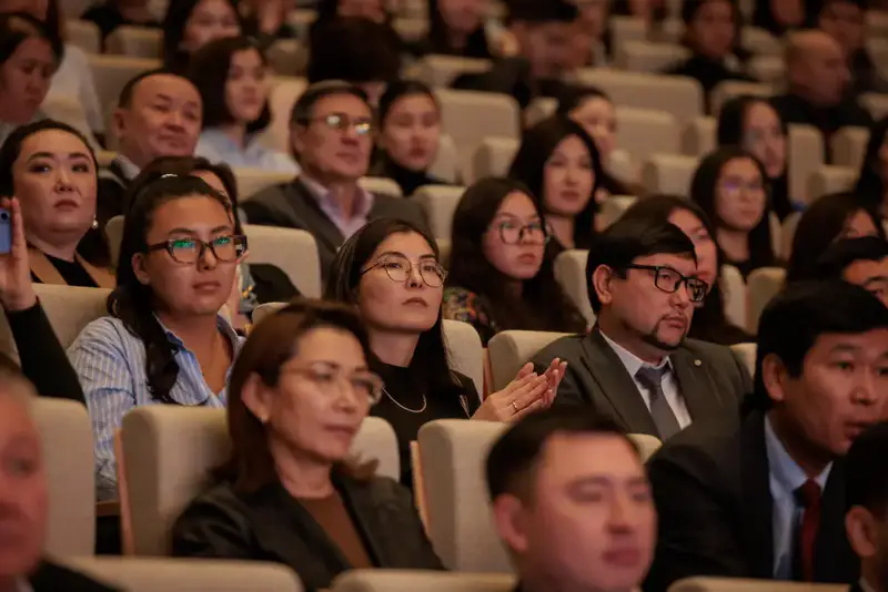 Аида Балаева вручила государственные награды деятелям культуры и медиасферы (6)